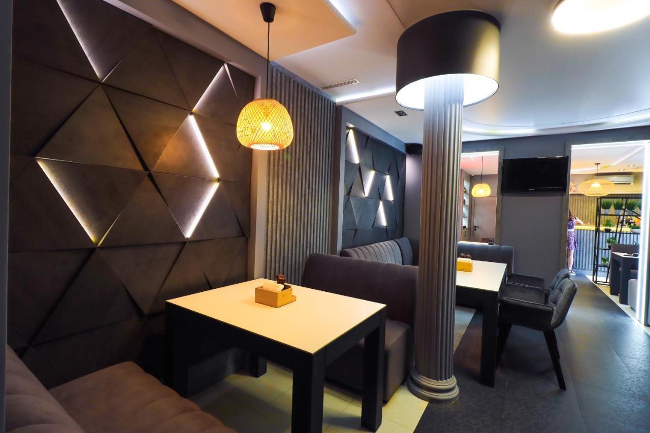 Altin Palace Comrat Luaran gambar